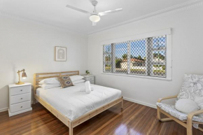 Beachside 3-Bed family Home with Parking & Veranda, Scarborough